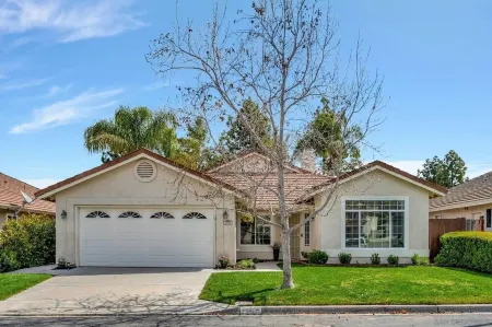 Tranquil Retreat - Charming 3-Bed 2-Bath Single Story Home - Scenic Escondido