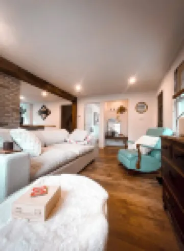 2 BATHROOM Executive Cottage with Office