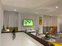 3 min walk to restaurants, ATM, Shops, pharmacy, prime area