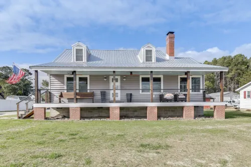 Virginia Retreat w/ Porch & Grill, Near Beaches! - Alojamientos