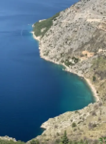 Detached villa on the mountain next to river Cetina, quiet