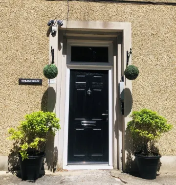 Ffau Bach - Little Den. Boutique Central Pembrokeshire.