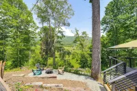 Mtn-view Deck: Scenic Glamping Getaway Near Boone! Hotels in Laurel Creek