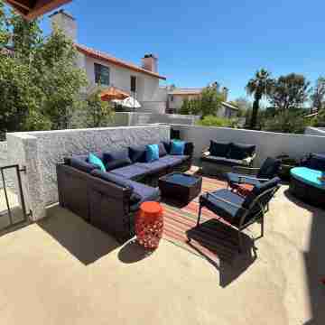 Palm Springs Desert Dream, updated 1 BR condo, comfortable, retro-feel appeal Others