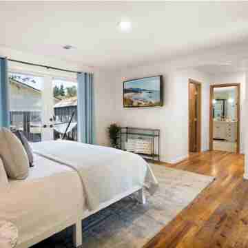 Premier Location: Group-Friendly, Walk to Autzen! Rooms