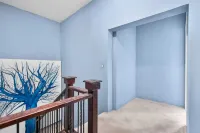 Baha Bliss - Beautiful two bedroom apartment near BahaMar and beach. Hotels in The Grove