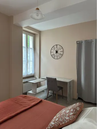 Apartment In Nevers Centre Calm & Warm Отели в г. Невер