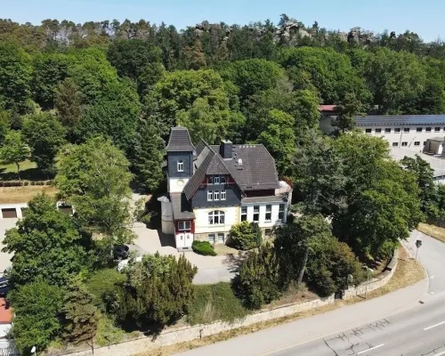 Historic villa from the Wilhelminian era with park-like property in the Harz Mountains Hotels in Blankenburg