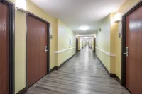 Red Roof Inn & Suites Lake Charles - Motels