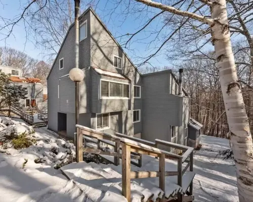 Spacious 4-bedroom townhome with amenities in Waterville Estates. Hotels in Campton