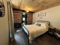 Hickory Creek Haven-Creekside Log Cabin-Allegheny National Forest Pet Friendly! Hotels in Forest County