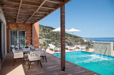 بلياديز لوكسوريوس فيلاز Hotels near Minos beach