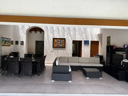 Beautiful House with the best weather of Cuernavaca in a private  Neighborhoodd