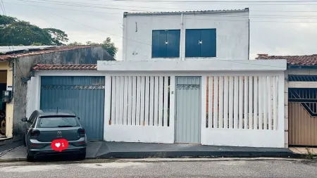 Spacious building with 3 suites available for COP30