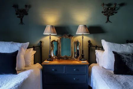 Beautifully restored townhouse in the heart of Sherborne Отели рядом с достопримечательностью «Sherborne Abbey»