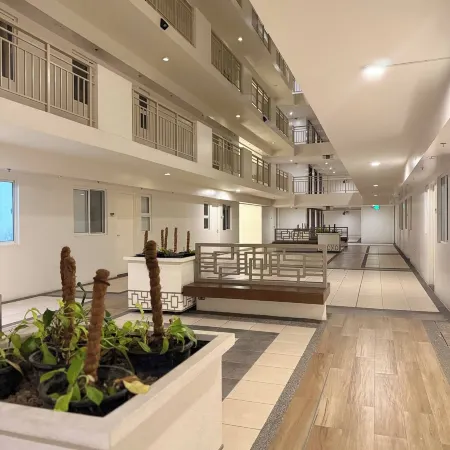 Aesthetic Cozy Apartment Condo With Pool Balcony & Deck