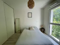 Apparently T3 + balcony Close to bus line and bike rental