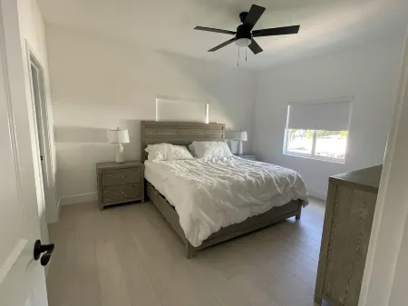 Charming 3-bedroom house with an outdoor Oasis