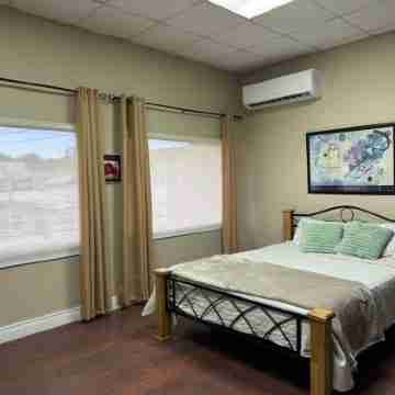 Spacious 3-bedroom apartment with WiFi, AC in lovely Port of Spain Rooms