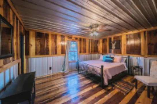 Mountain Cabin just off Lake Barkley in Kuttawa, KY