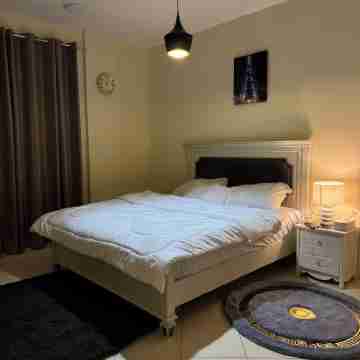 Cozy 1-bedroom apartment in lovely Sharjah with WiFi, AC Rooms