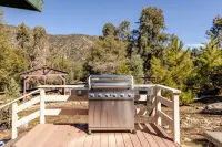 Legacy Pine Cozy 4-bedroom cabin in wonderful Pine Mountain Club