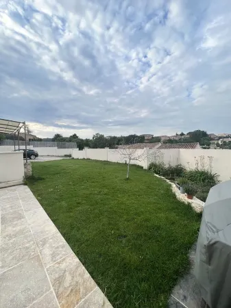 Maison Individuelle Avec Piscine et Dépendance