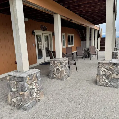 Luxurious Walkout Basement, 2 Suites, Kitchen & Scenic Views in Stevensville MT