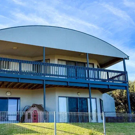 Holiday on Hero, Dog Friendly, outdoor SPA, 3 mins walk to the beach, fast Wifi