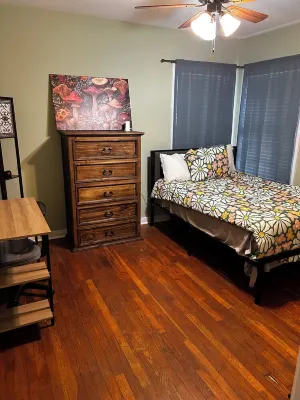 Charming 2-bedroom house in welcoming quiet Hondo w HEAT AC, WiFi, cable