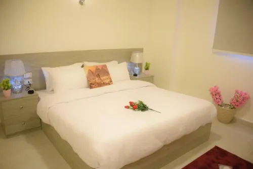 Conveniently close to the pyramids and Sphinx in Egypt, very comfortable stay!
