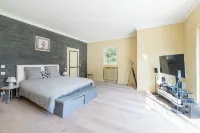 6 bedroom villa with swimming pool