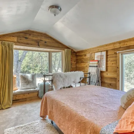 Cozy Cabin "Hygge" Getaway- Explore the Gorge
