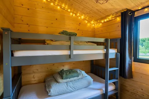 Picture Perfect Lodge at Kingfisher Lakes | Stunning Lake Views & Fab Hot Tub | Hotels in Driffield