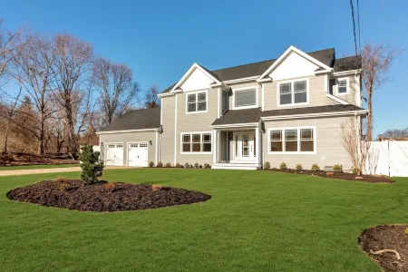 Modern, new 4-bedroom with private beach, heated pool and all the amenities