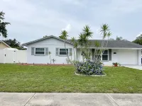 Relax at Casa SRQ! This 3 bed 2 bath solar HEATED POOL is a private oasis!