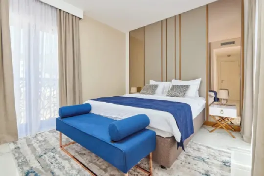 Modern Luxury Apartments- One bedroom apartment with balcony and pool view Отели рядом с достопримечательностью «Церковь Святого Михаила»