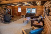 Cozy 4-bedroom cabin in Coudersport with View, Games, Fire Pit & Screen Porch