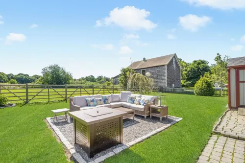 Walk to the Beach - Serene Coastal Country Cottage
