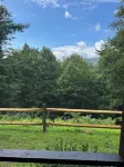 Simple Charming 2-bedroom cabin in Whittier NC, 14 miles from Cherokee
