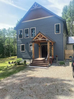 Custom home in the mountains, minutes to all Wilmington has to offer!