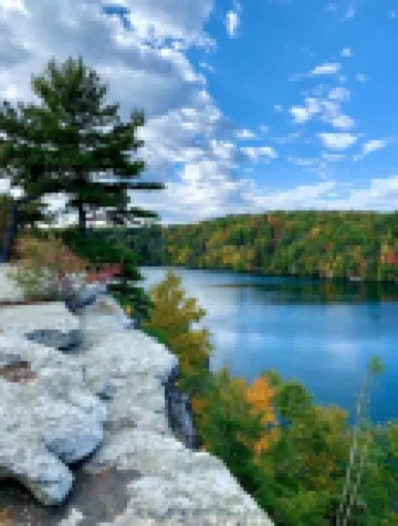 Charming 2-bedroom apartment above a country store in the heart of Gardiner!