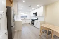 Luxury Living Redefined with a Charming 2-bedroom apartment in Downey