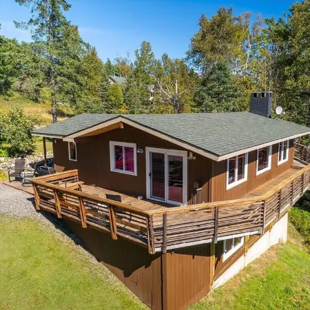 Rangeley Lake House with lake access & views, Saddleback 15min, outdoor paradise Отели в г. Рейнджели