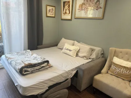 Cozy 1-bedroom pet friendly resort style living in San Diego  UTC/lajollla Отели рядом с достопримечательностью «Торрей Пайнс Голф Корс»