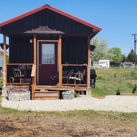 The Bunkhouse Tiny home with a farm feel.with WiFi,and AC.