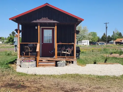 The Bunkhouse Tiny home with a farm feel.with WiFi,and AC.