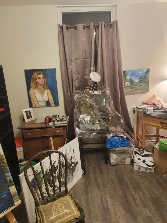 East Hamilton, close to stores, park, and downtown!