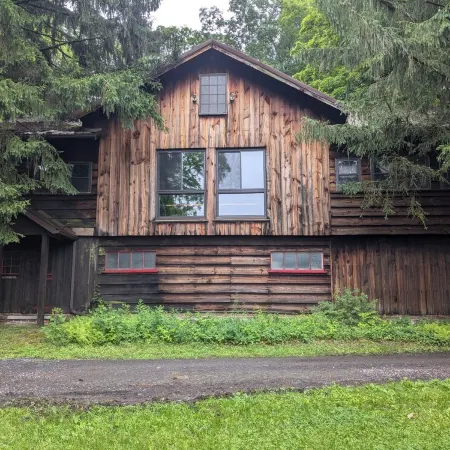 4-bedroom Rustic secluded cabin in fabulous Bedford with WiFi
