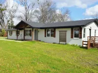 3-bedroom house with WiFi and AC in Lindale close to downtown and I-20 Hotéis em Lindale